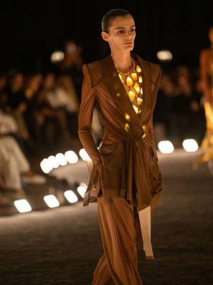 Коллекция Schiaparelli весна-лето 2026 (109611-schiaparelli-ss-07.jpg)