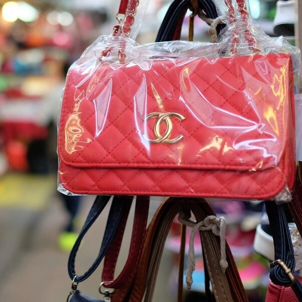 Председатель ОПИ предложил маркировать сумки и галантерею (109632-markirovka-s.jpg)