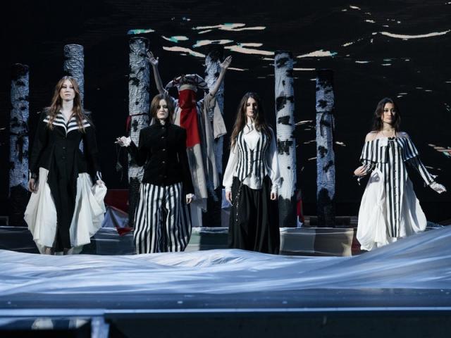 Форум «Отлично!» завершился фешн-спектаклем в стиле неофолк (109635-100bestdesign-02.jpg) Форум «Отлично!» завершился фешн-спектаклем в стиле неофолк (109635-100bestdesign-02.jpg)