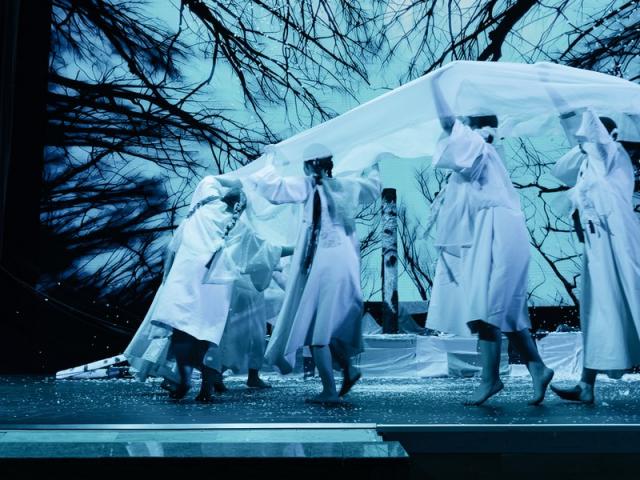 Форум «Отлично!» завершился фешн-спектаклем в стиле неофолк (109635-100bestdesign-04.jpg) Форум «Отлично!» завершился фешн-спектаклем в стиле неофолк (109635-100bestdesign-04.jpg)