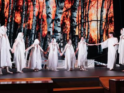 Форум «Отлично!» завершился фешн-спектаклем в стиле неофолк (109635-100bestdesign-06.jpg)