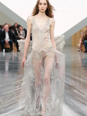 Коллекция Christian Dior весна-лето 2026 (109684-dior-ss-01.jpg)