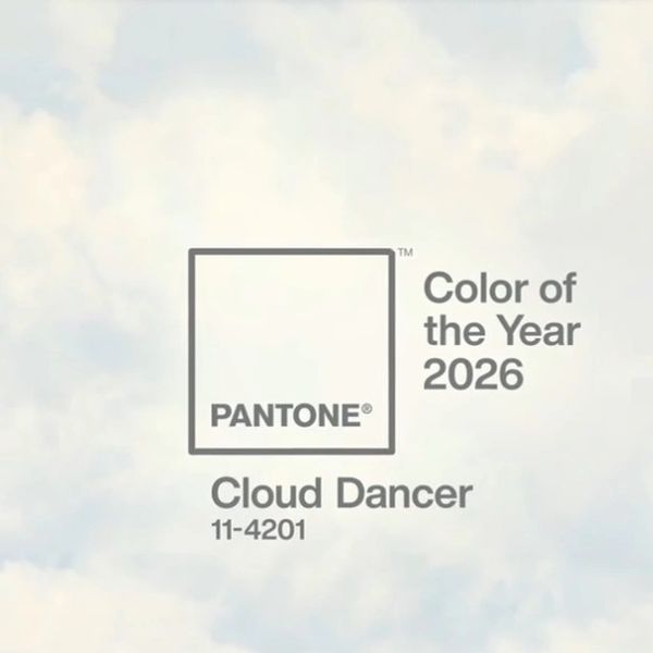 «Танцор в облаках» – цвет 2026 года Pantone (109702-pantone-cloud-dancer-s.jpg)