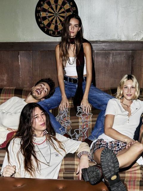 Guess Jeans представляет новогоднюю кампанию 2025 (109754-guess-jeans-2025-02.jpg)