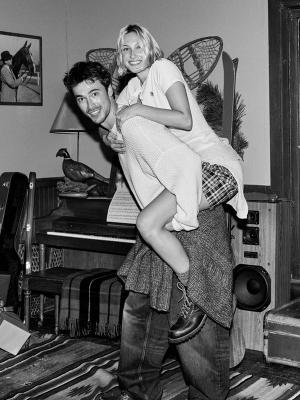 Guess Jeans представляет новогоднюю кампанию 2025 (109754-guess-jeans-2025-b.jpg)