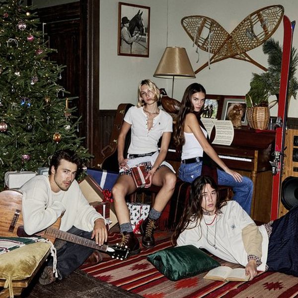 Guess Jeans представляет новогоднюю кампанию 2025 (109754-guess-jeans-2025-s.jpg)