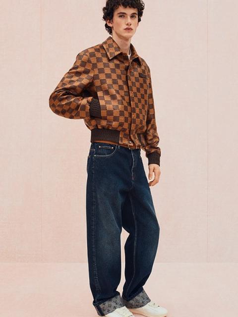 Коллекция Louis Vuitton Menswear Pre-Fall 2026 (109773-louis-vuitton-menswear-04.jpg) Коллекция Louis Vuitton Menswear Pre-Fall 2026 (109773-louis-vuitton-menswear-04.jpg)