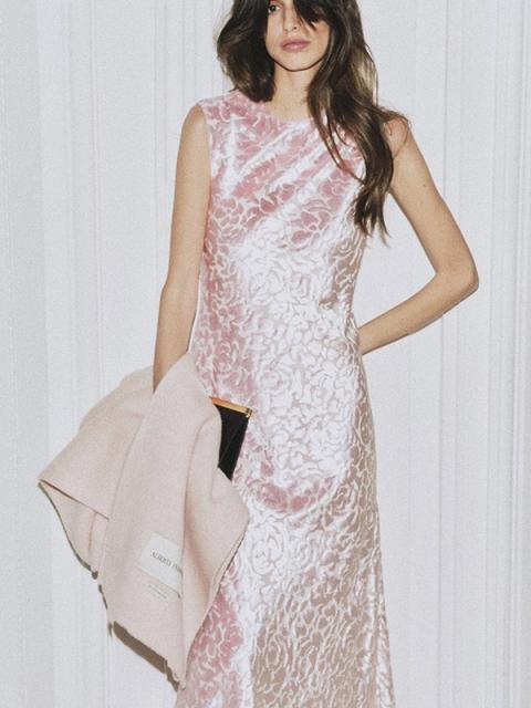 Коллекция Alberta Ferretti Pre-Fall 2026 (109871-alberta-ferretti-pre-fall-07.jpg)