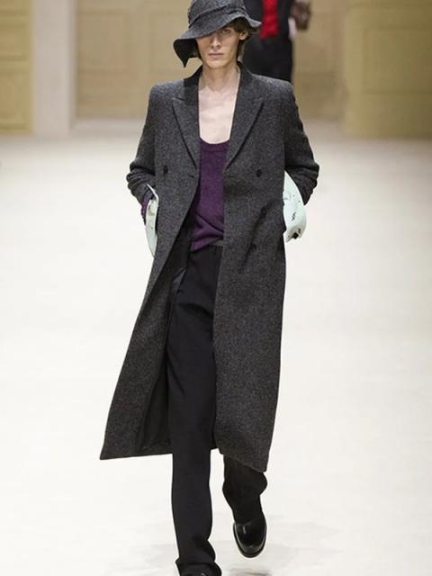 Коллекция Prada Menswear осень-зима 2026 (110034-prada-menswear-fw-04.jpg) Коллекция Prada Menswear осень-зима 2026 (110034-prada-menswear-fw-04.jpg)