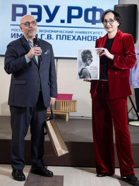 Центр моды РЭУ им. Г. В. Плеханова отметил первый юбилей (110044-fashion-center-reu-5-let-b.jpg)