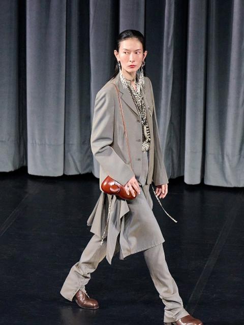 Коллекция Lemaire Menswear осень‑зима 2026 (110066-lemaire-menwwear-fw-04.jpg)