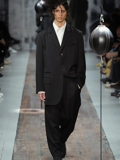 Коллекция Yohji Yamamoto Menswear осень-зима 2026 (110089-yamamoto-menswear-fw-03.jpg)