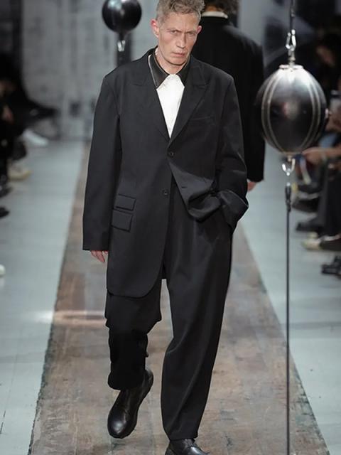 Коллекция Yohji Yamamoto Menswear осень-зима 2026 (110089-yamamoto-menswear-fw-04.jpg)