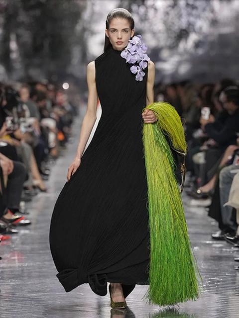 Коллекция Christian Dior couture весна-лето 2026 (110099-dior-couture-ss-01.jpg)