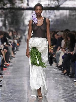 Коллекция Christian Dior couture весна-лето 2026 (110099-dior-couture-ss-09.jpg)