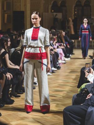 Первая в России Атомная неделя моды завершилась гала-показом в ГУМе (110123-mezhdunarodnaya-atomnaya-nedelya-mody-01.jpg)