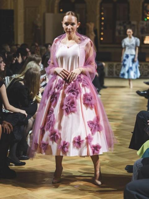 Первая в России Атомная неделя моды завершилась гала-показом в ГУМе (110123-mezhdunarodnaya-atomnaya-nedelya-mody-02.jpg)