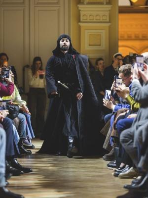 Первая в России Атомная неделя моды завершилась гала-показом в ГУМе (110123-mezhdunarodnaya-atomnaya-nedelya-mody-18.jpg)