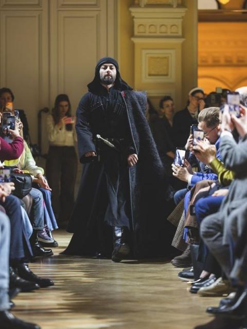 Первая в России Атомная неделя моды завершилась гала-показом в ГУМе (110123-mezhdunarodnaya-atomnaya-nedelya-mody-18.jpg)