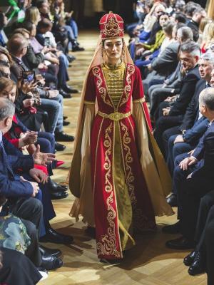 Первая в России Атомная неделя моды завершилась гала-показом в ГУМе (110123-mezhdunarodnaya-atomnaya-nedelya-mody-20.jpg)