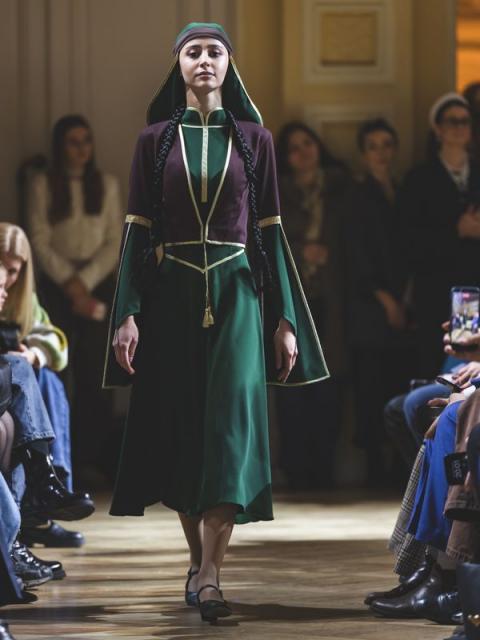 Первая в России Атомная неделя моды завершилась гала-показом в ГУМе (110123-mezhdunarodnaya-atomnaya-nedelya-mody-21.jpg) Первая в России Атомная неделя моды завершилась гала-показом в ГУМе (110123-mezhdunarodnaya-atomnaya-nedelya-mody-21.jpg)