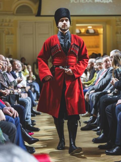 Первая в России Атомная неделя моды завершилась гала-показом в ГУМе (110123-mezhdunarodnaya-atomnaya-nedelya-mody-22.jpg) Первая в России Атомная неделя моды завершилась гала-показом в ГУМе (110123-mezhdunarodnaya-atomnaya-nedelya-mody-22.jpg)