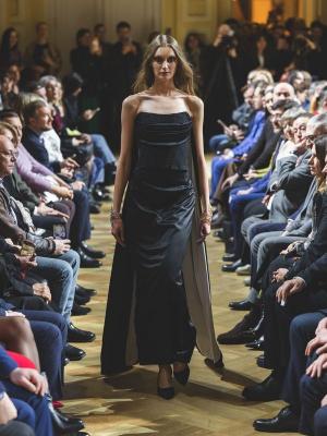 Первая в России Атомная неделя моды завершилась гала-показом в ГУМе (110123-mezhdunarodnaya-atomnaya-nedelya-mody-32.jpg)