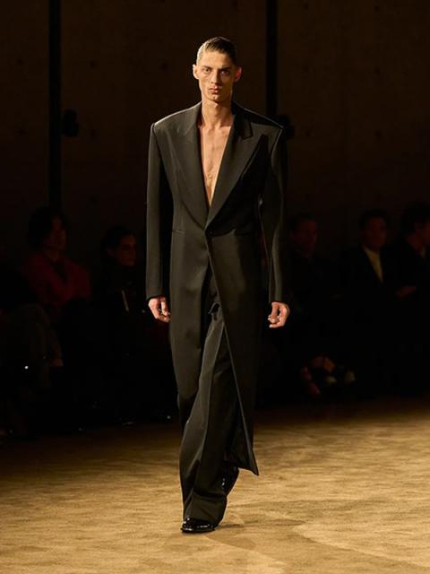 Коллекция Saint Laurent Menswear осень-зима 2026 (110165-saint-laurent-fw-03.jpg) Коллекция Saint Laurent Menswear осень-зима 2026 (110165-saint-laurent-fw-03.jpg)