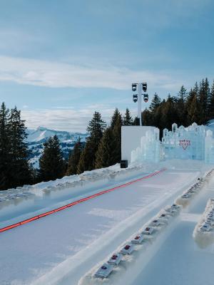 Guess провел показ коллекции осень-зима 2026 в горах Швейцарии (110289-guess-fw-01.jpg)