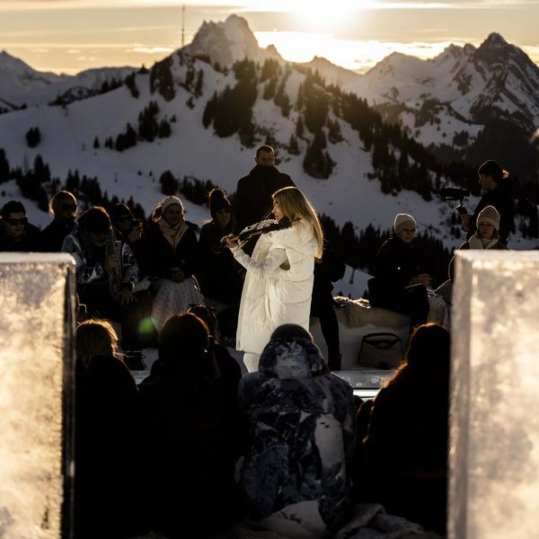 Guess провел показ коллекции осень-зима 2026 в горах Швейцарии (110289-guess-fw-s.jpg)