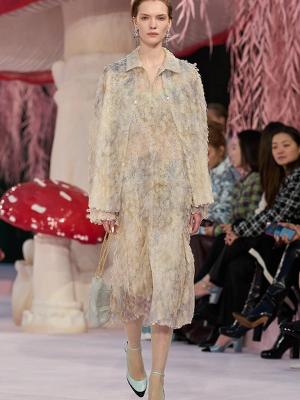Коллекция Chanel Couture весна–лето 2026 (110306-chanel-ss-b.jpg)