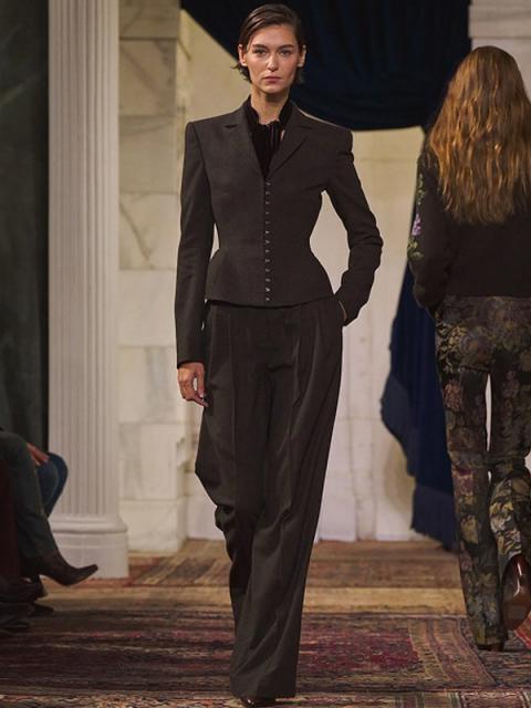 Коллекция Ralph Lauren осень-зима 2026 (110389-ralph-lauren-fw-07.jpg) Коллекция Ralph Lauren осень-зима 2026 (110389-ralph-lauren-fw-07.jpg)