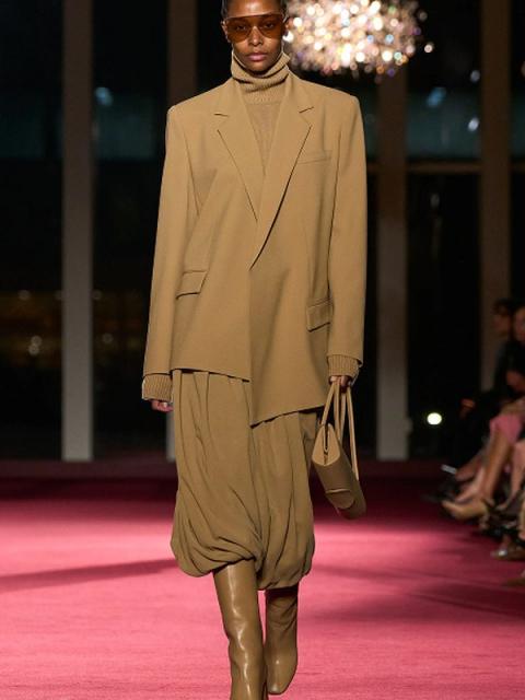 Коллекция Michael Kors осень-зима 2026 (110429-michael-kors-fw-08.jpg) Коллекция Michael Kors осень-зима 2026 (110429-michael-kors-fw-08.jpg)