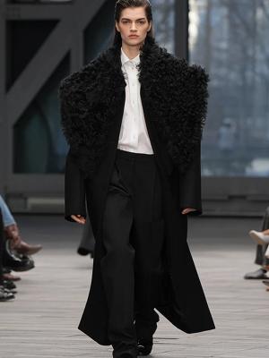 Коллекция Calvin Klein Collection осень-зима 2026 (110502-calvin-klein-fw-01.jpg)