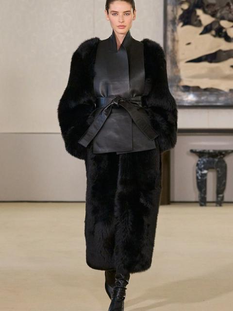 Коллекция Altuzarra осень-зима 2026 (110525-altuzarra-fw-01.jpg)