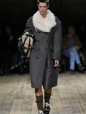 Коллекция Simone Rocha осень-зима 2026 (110549-simone-rocha-fw-01.jpg)