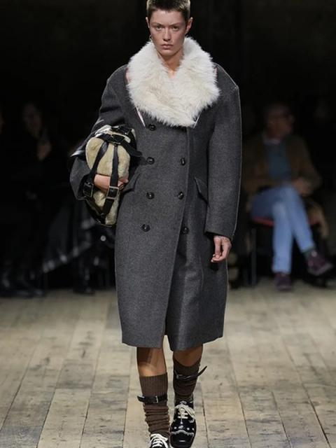 Коллекция Simone Rocha осень-зима 2026 (110549-simone-rocha-fw-01.jpg) Коллекция Simone Rocha осень-зима 2026 (110549-simone-rocha-fw-01.jpg)