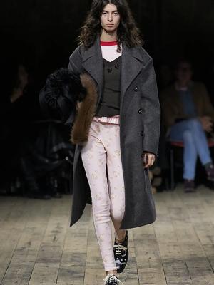 Коллекция Simone Rocha осень-зима 2026 (110549-simone-rocha-fw-03.jpg)