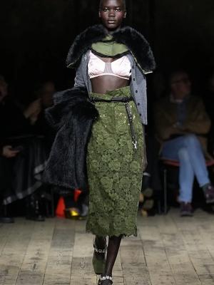 Коллекция Simone Rocha осень-зима 2026 (110549-simone-rocha-fw-05.jpg)