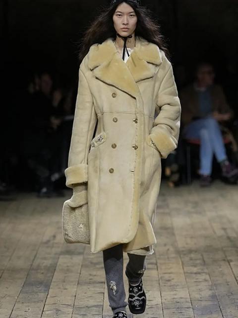 Коллекция Simone Rocha осень-зима 2026 (110549-simone-rocha-fw-07.jpg)