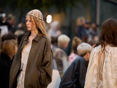 Лина Дембикова, Тамара Рамазанова и Яна Старикова наметили тренды 2026 года (110591-moscow-fashion-week-2026-00.jpg)