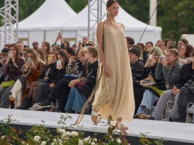 Лина Дембикова, Тамара Рамазанова и Яна Старикова наметили тренды 2026 года (110591-moscow-fashion-week-2026-01.jpg)