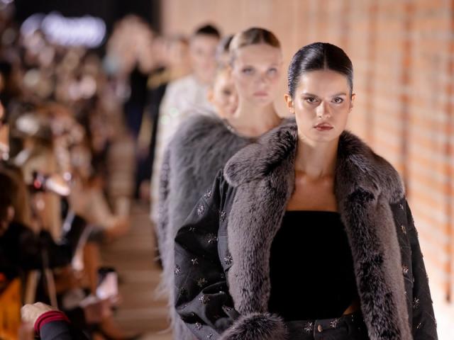 Лина Дембикова, Тамара Рамазанова и Яна Старикова наметили тренды 2026 года (110591-moscow-fashion-week-2026-02.jpg) Лина Дембикова, Тамара Рамазанова и Яна Старикова наметили тренды 2026 года (110591-moscow-fashion-week-2026-02.jpg)