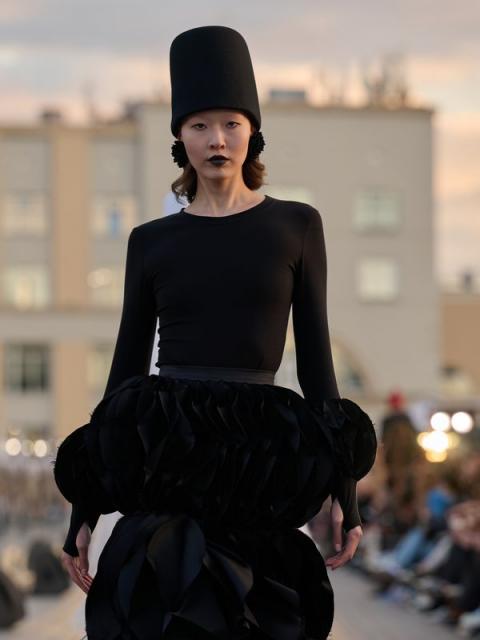 Лина Дембикова, Тамара Рамазанова и Яна Старикова наметили тренды 2026 года (110591-moscow-fashion-week-2026-b.jpg)