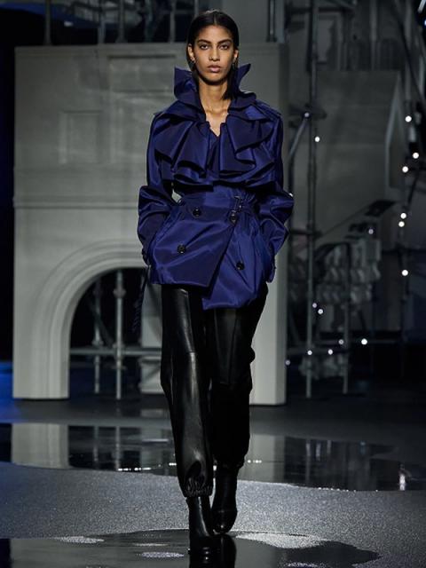 Коллекция Burberry осень-зима 2026 (110680-burberry-fw-01.jpg)