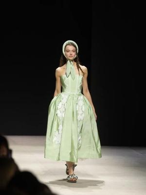 Коллекция Alena Akhmadullina «Приданое» на Московской неделе моды (110797-alena-akhmadullina-ss-02.jpg)