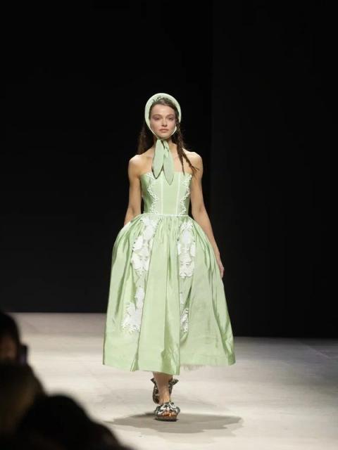 Коллекция Alena Akhmadullina «Приданое» на Московской неделе моды (110797-alena-akhmadullina-ss-02.jpg)