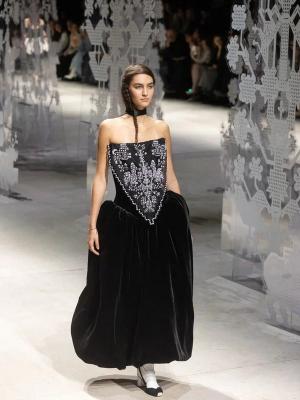 Коллекция Alena Akhmadullina «Приданое» на Московской неделе моды (110797-alena-akhmadullina-ss-03.jpg)