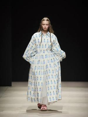 Коллекция Alena Akhmadullina «Приданое» на Московской неделе моды (110797-alena-akhmadullina-ss-05.jpg)