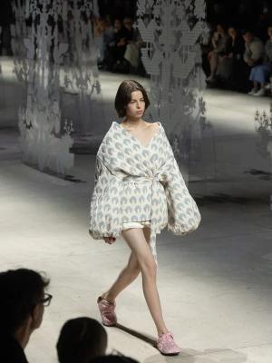 Коллекция Alena Akhmadullina «Приданое» на Московской неделе моды (110797-alena-akhmadullina-ss-b.jpg)